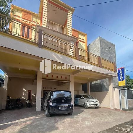 Homestay Tirtasari Pinrang City Center Mitra Reddoorz Exterior photo