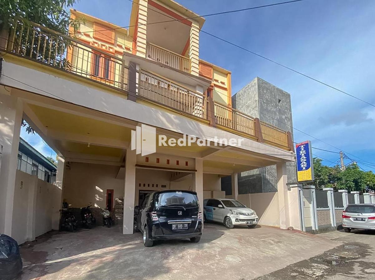 Homestay Tirtasari Pinrang City Center Mitra Reddoorz Exterior photo